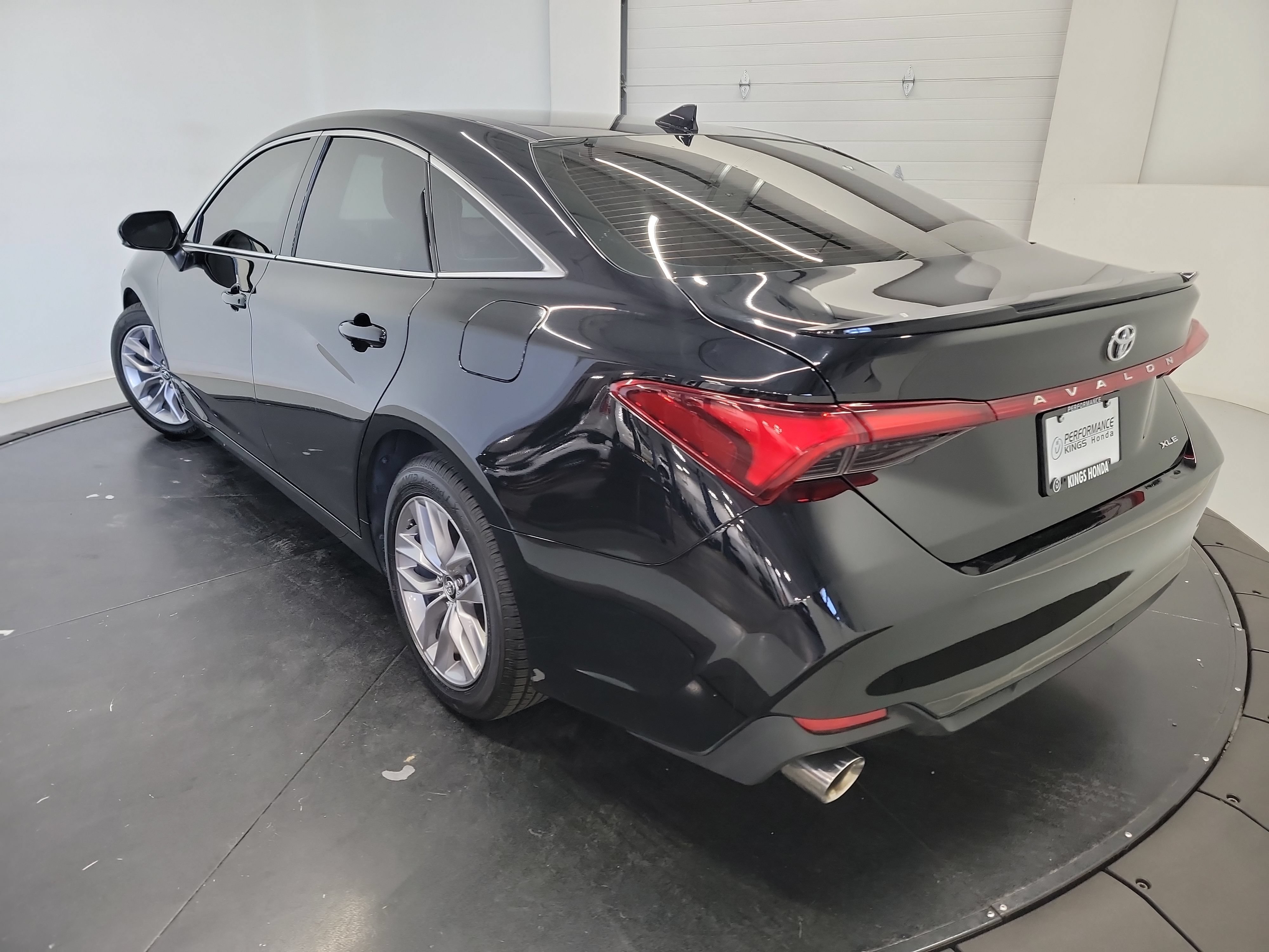 Used 2019 Toyota Avalon XLE w/ Moonroof Package FWD image 6