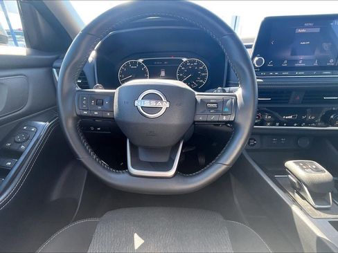 Used 2025 Nissan Rogue SV AWD/4WD image 5