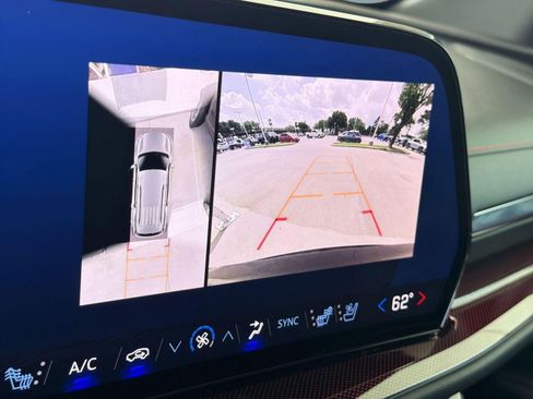 Used 2024 Chevrolet Traverse RS image 24