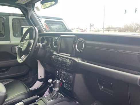 Used 2021 Jeep Wrangler Unlimited Sahara w/ Cold Weather Group image 23