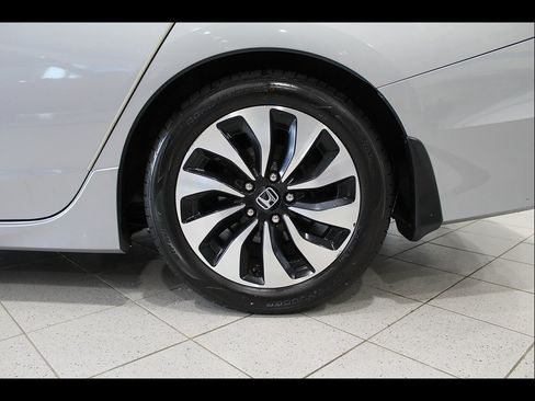 Used 2017 Honda Accord Touring image 12