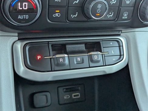 Used 2023 GMC Acadia SLT image 29