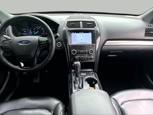Used 2019 Ford Explorer XLT w/ Equipment Group 202A FWD image 16