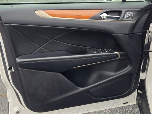 Used 2018 Lincoln MKC Reserve w/ Lincoln MKC Climate Package image 19