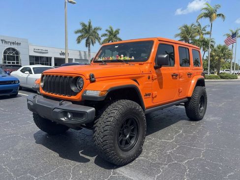 Used 2025 Jeep Wrangler Unlimited Sahara AWD/4WD image 1