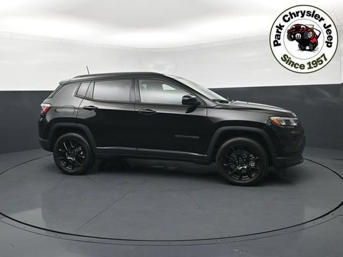 Used 2026 Jeep Compass Latitude AWD/4WD image 1