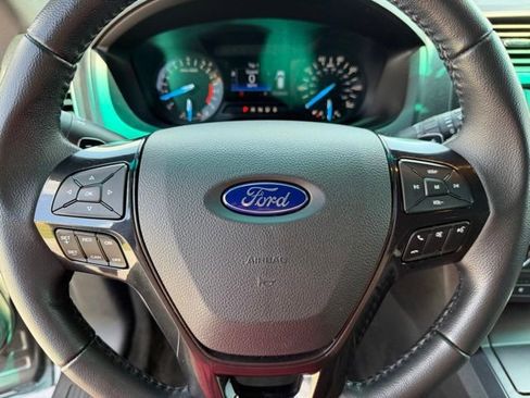 Used 2017 Ford Explorer XLT FWD image 14