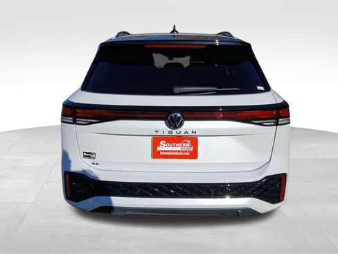 New 2026 Volkswagen Tiguan SE R-Line image 4