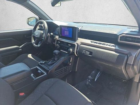 Certified 2025 Toyota Tacoma SR5 AWD/4WD image 18