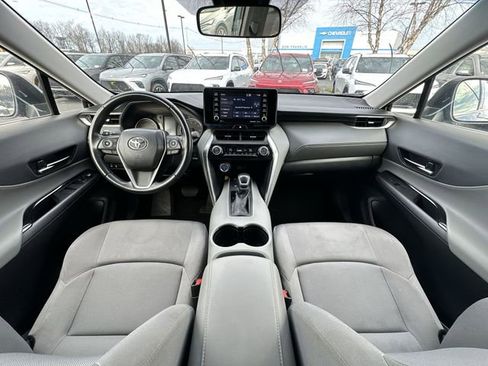 Used 2022 Toyota Venza LE image 20