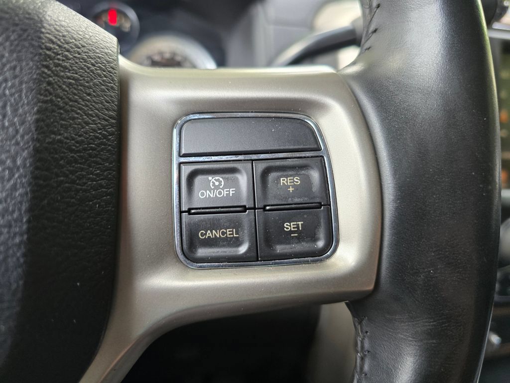 Used 2016 RAM 3500 Laramie w/ Convenience Group AWD/4WD image 27
