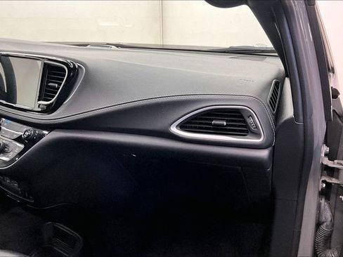 Used 2022 Chrysler Pacifica Touring-L w/ S Appearance Package FWD image 15
