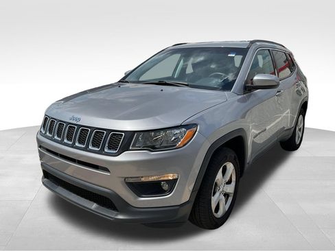 Used 2018 Jeep Compass Latitude w/ Popular Equipment Group AWD/4WD image 4