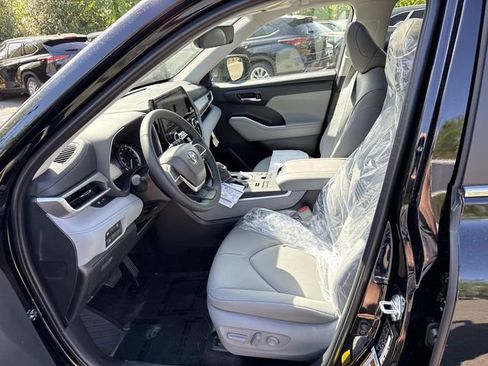 Used 2026 Toyota Highlander XLE AWD/4WD image 14