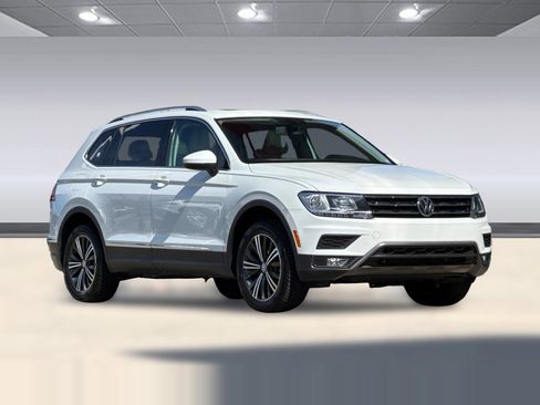 Used 2018 Volkswagen Tiguan SEL AWD/4WD image 6
