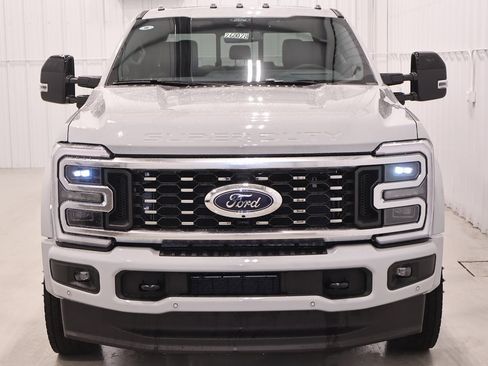 New 2026 Ford F450 Platinum w/ FX4 Off-Road Package image 3
