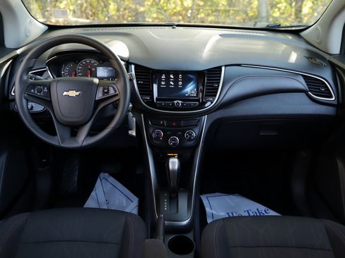 Used 2017 Chevrolet Trax LT image 17