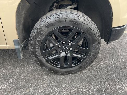 Used 2022 Chevrolet Silverado 1500 LT Trail Boss image 9