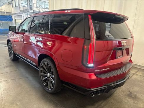 Used 2025 Cadillac Escalade V AWD/4WD image 6