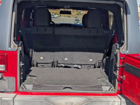 Used 2018 Jeep Wrangler Unlimited Sport S image 9