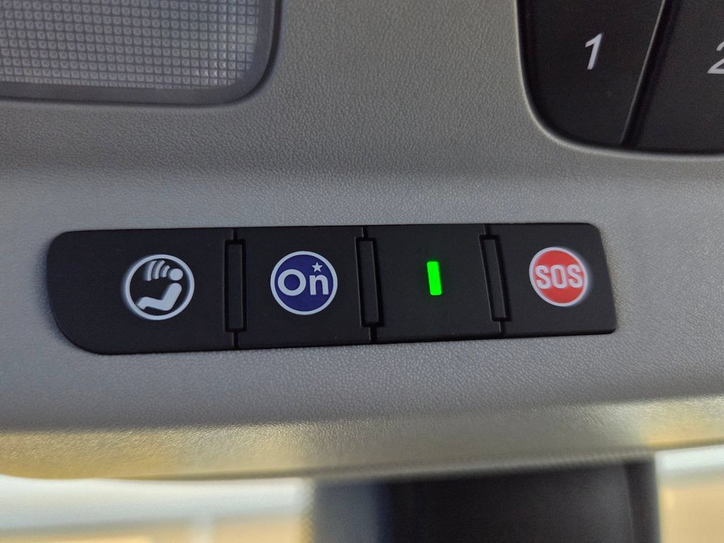 Used 2019 Buick Envision Essence FWD image 49