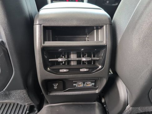 Used 2025 Jeep Grand Cherokee Altitude AWD/4WD image 33