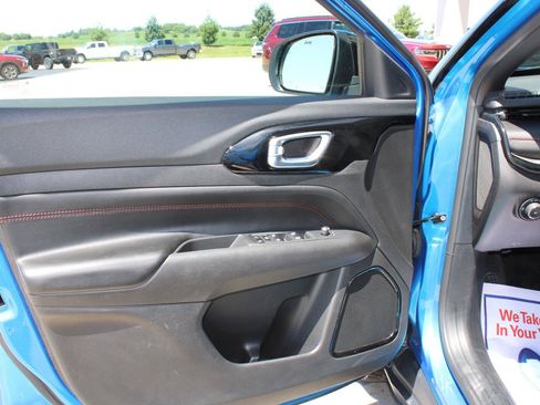 Used 2025 Jeep Compass Trailhawk AWD/4WD image 9