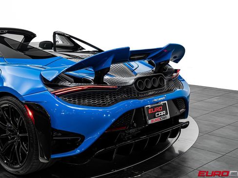 Used 2022 McLaren 765LT RWD image 24