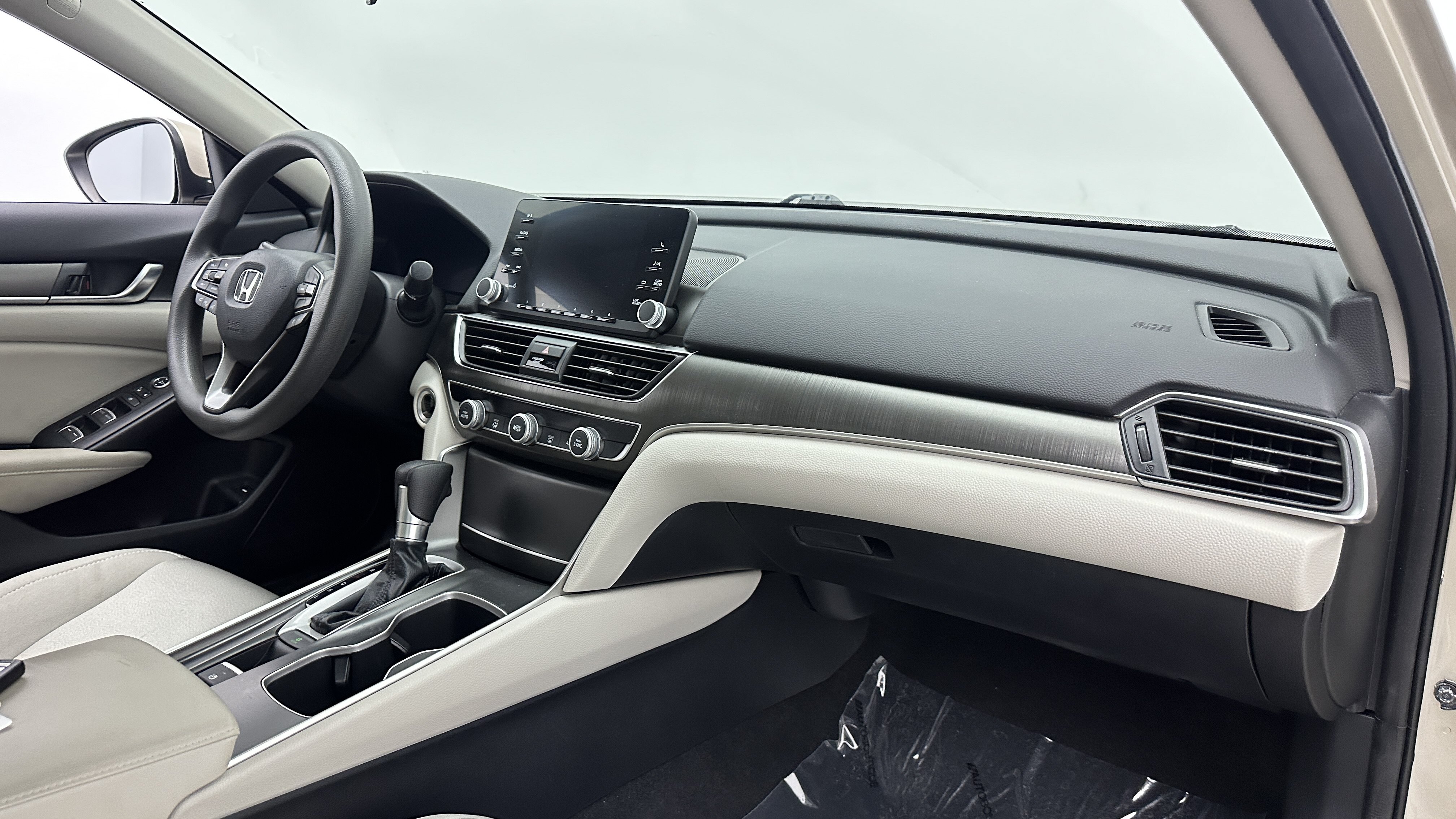 Used 2018 Honda Accord LX image 32