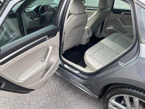 Used 2018 Volkswagen Passat 2.0T R-Line image 19