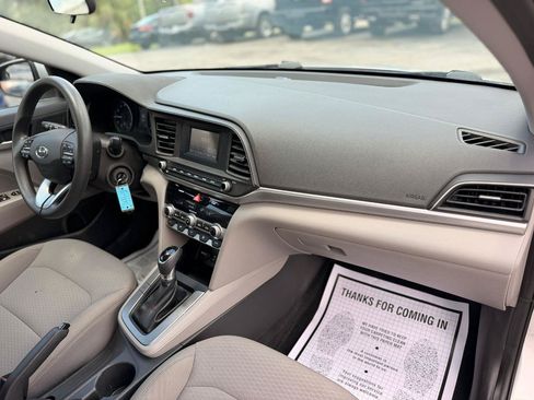 Used 2020 Hyundai Elantra SE w/ Cargo Package (C1) FWD image 12