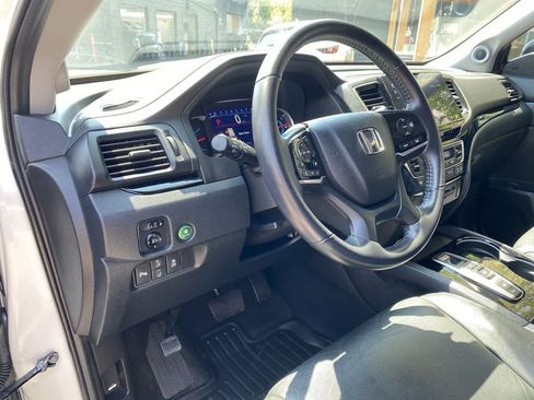 Used 2021 Honda Pilot Touring image 2