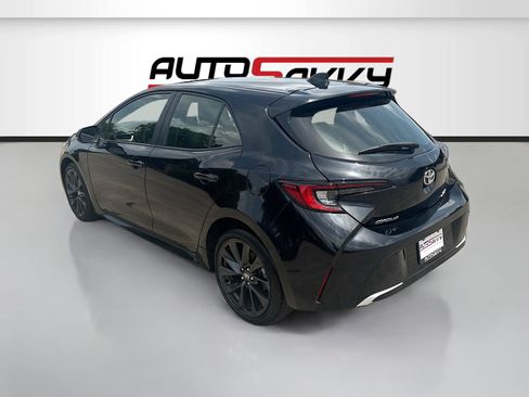 Used 2025 Toyota Corolla XSE FWD image 5