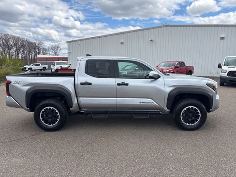Used 2024 Toyota Tacoma TRD Off-Road w/ TRD Off Road Upgrade Package AWD/4WD image 8