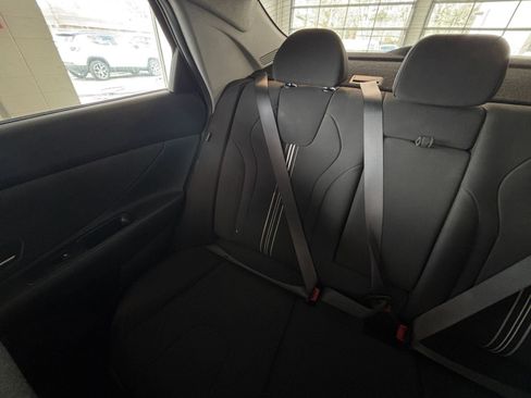 Used 2025 Hyundai Elantra SEL image 46