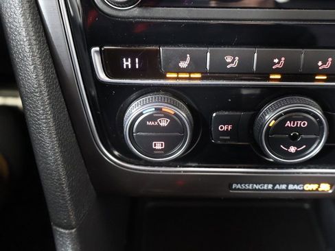 Used 2018 Volkswagen Passat 2.0T R-Line w/ R-Line Lighting Package image 42