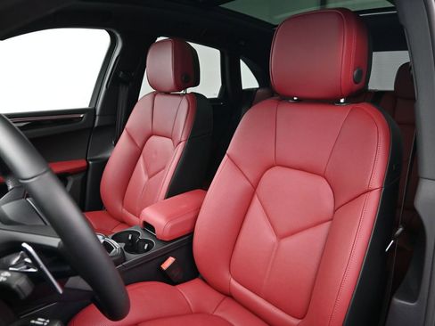 Used 2026 Porsche Macan AWD/4WD image 5