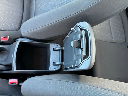 Used 2025 Hyundai Venue SE image 40