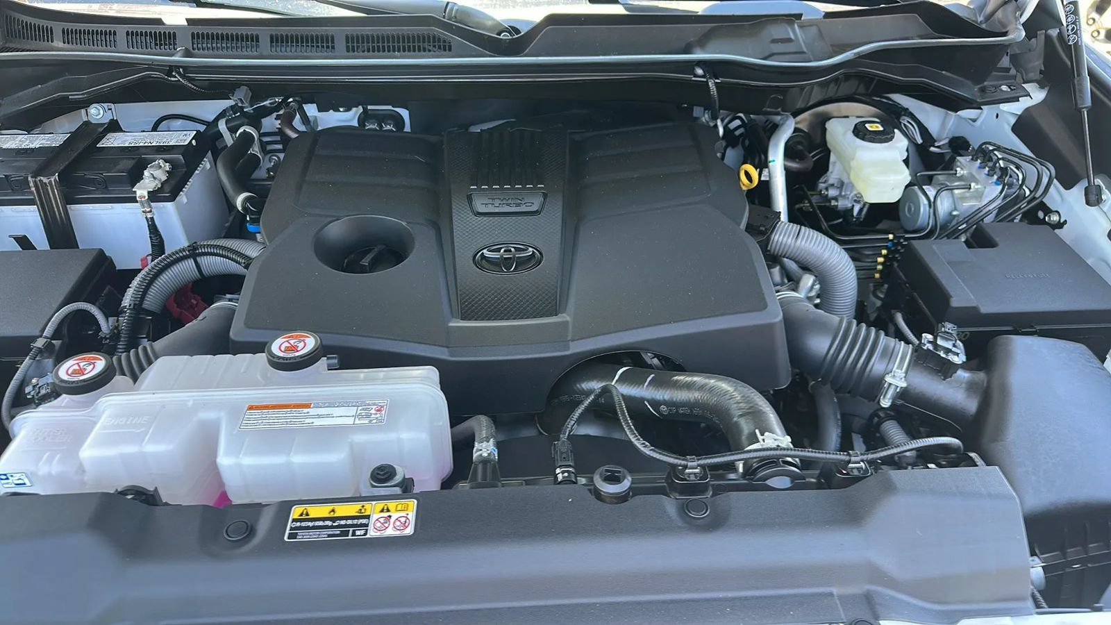 Used 2025 Toyota Tundra SR AWD/4WD image 38