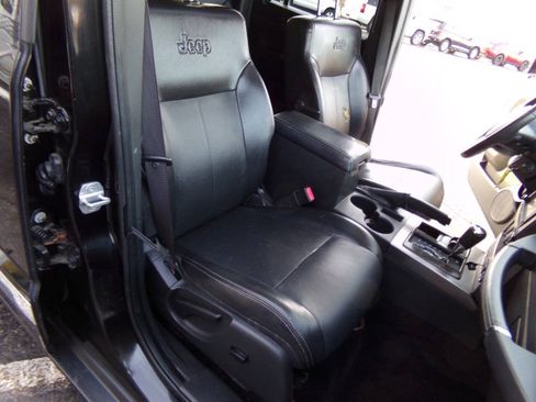 Used 2012 Jeep Liberty Limited Jet w/ Comfort/Convenience Group AWD/4WD image 25