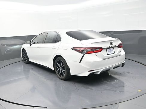 Used 2022 Toyota Camry SE image 6