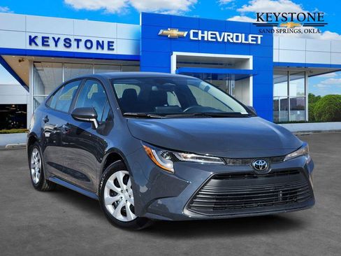 Used 2025 Toyota Corolla LE image 1