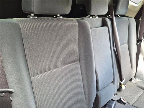 Used 2018 Toyota RAV4 LE FWD image 18