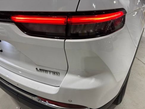 Certified 2022 Jeep Grand Cherokee Limited AWD/4WD image 36