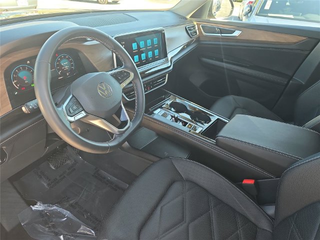 Used 2024 Volkswagen Atlas SE w/ Panoramic Sunroof Package FWD image 18