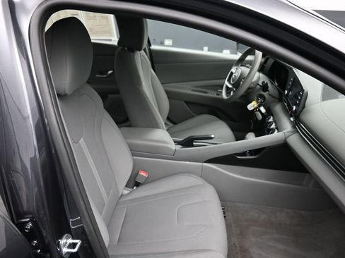 Certified 2021 Hyundai Elantra SE FWD image 24