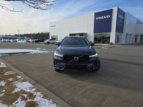 Used 2023 Volvo XC60 B5 Ultimate w/ Climate Package image 3