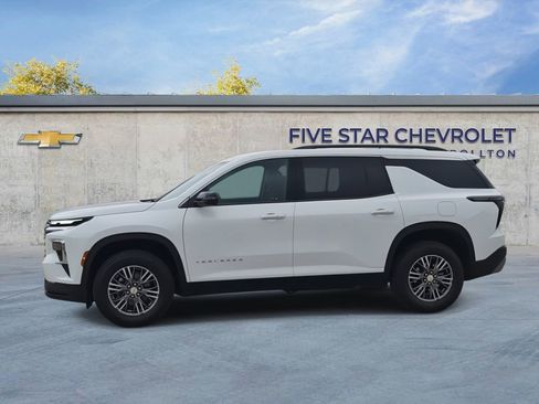 Used 2025 Chevrolet Traverse LT FWD image 4