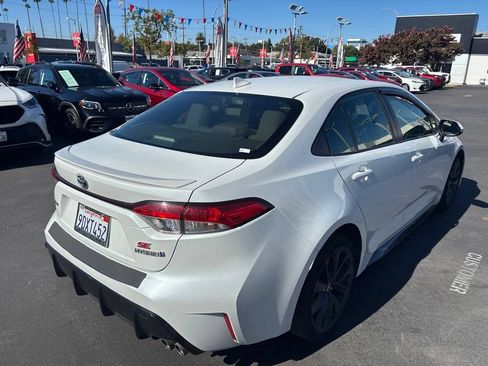 Used 2023 Toyota Corolla SE w/ SE Package FWD image 5