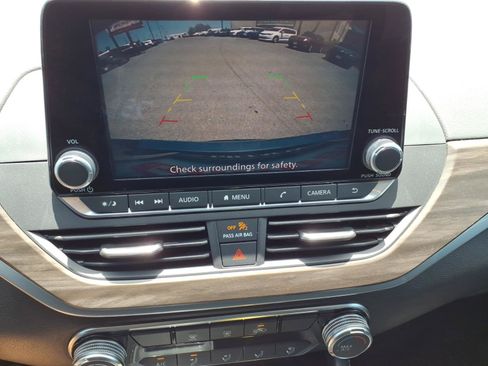 Used 2023 Nissan Altima 2.5 SV FWD image 14